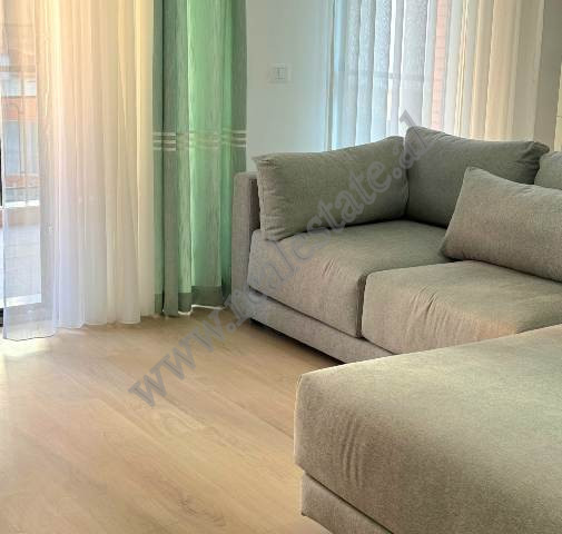 Apartament 1+1 me qira ne zonen e Delijorgjit, pas Hilton-it ne Tirane.
I pozicionuar ne katin e 3-